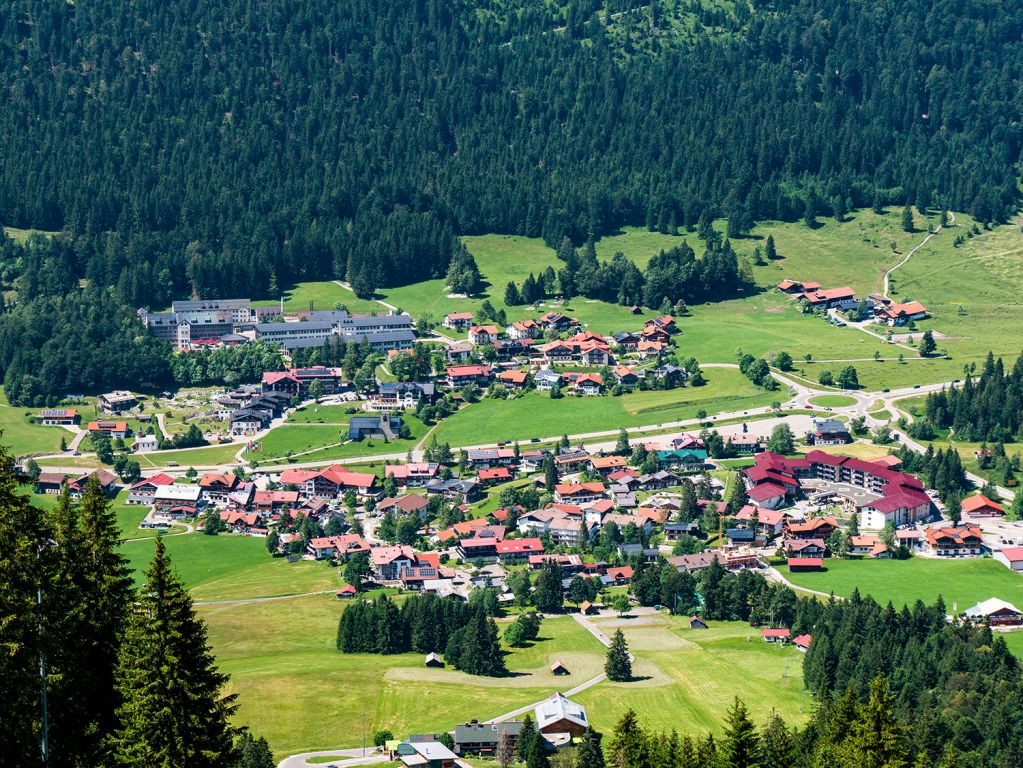 Blick auf Oberjoch - Blick von der Bergstation in auf Oberjoch - © alpintreff.de / christian schön