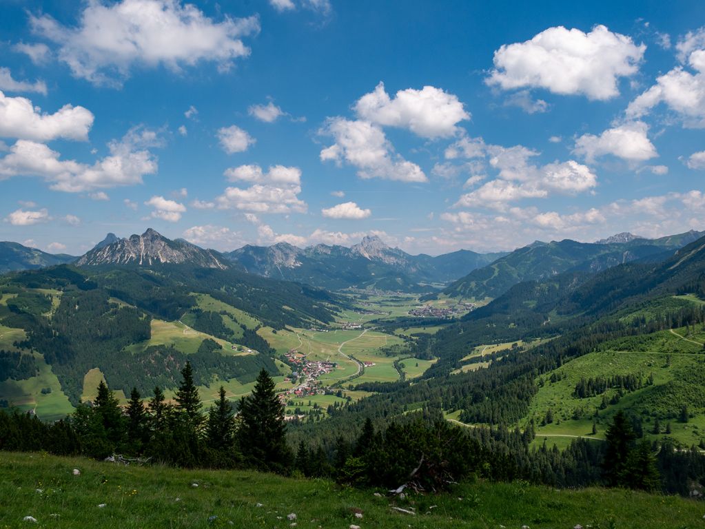 Ausblick über das Tannheimer Tal - Von der Bergstation hat man einen Top Ausblick über das Tannheimer Tal. - © alpintreff.de / christian schön