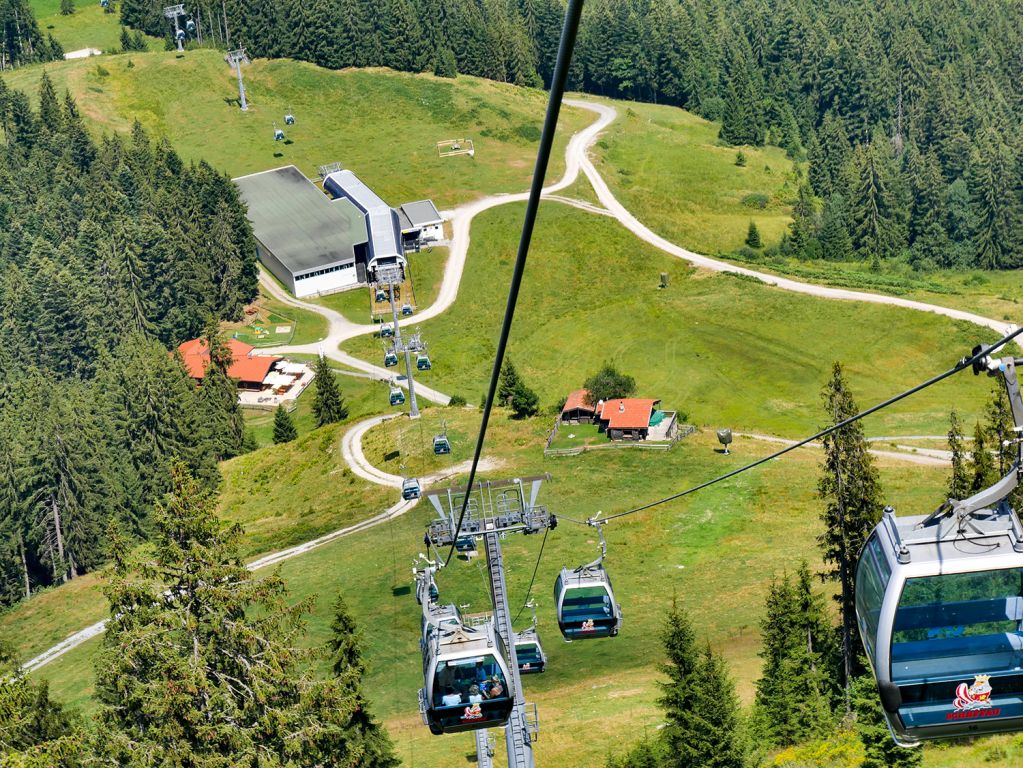 Mittelstation Brandstadlbahn - Die Bahn verfügt über eine Mittelstation, die allerdings nur im Winter für Wiederholungsfahrten im oberen Streckenbereich genutzt wird. - © alpintreff.de / christian schön