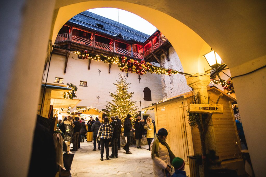 Festivitäten auf der Burg Mauterndorf - Es gibt regelmäßige Veranstaltungen auf der Burg. Dazu gehört der Adventsmarkt im Dezember. - © Salzburger Burgen und Schlösser