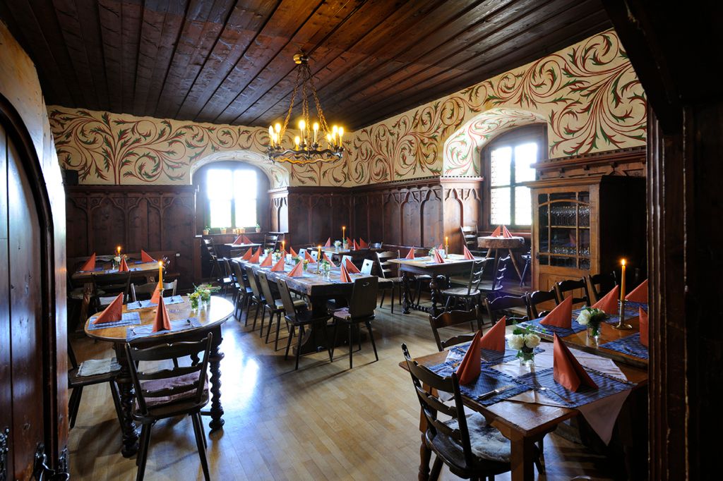 Burgschenke Burg Mauterndorf - Zur Burg gehört eine Burgschenke, in der Du Dich kulinarisch verwöhnen lassen kannst. - © Salzburger Burgen und Schlösser