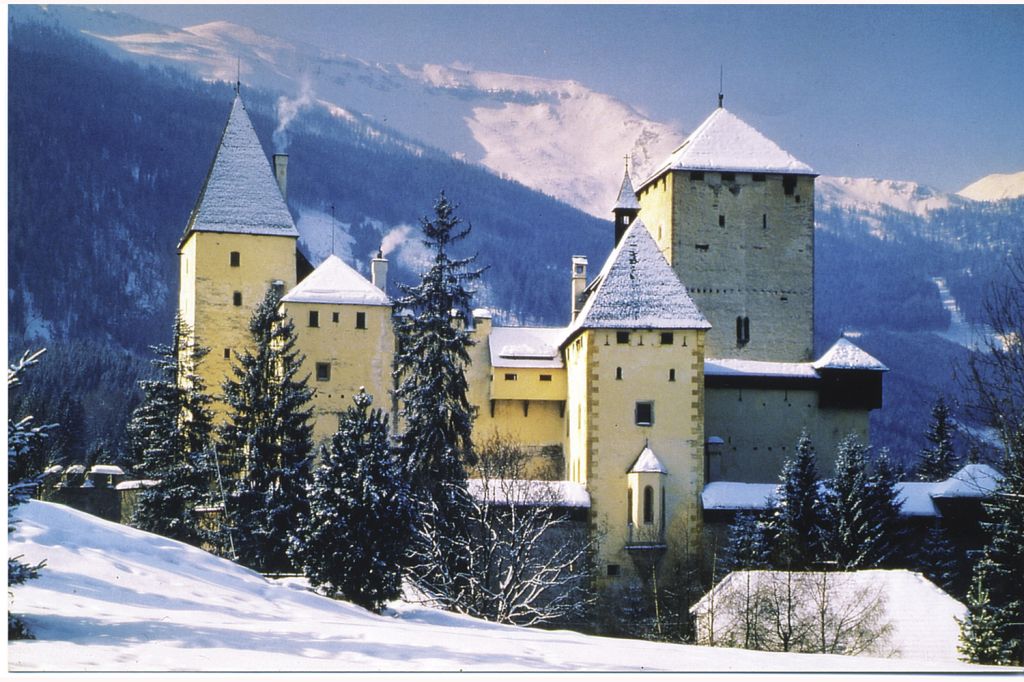 Winteransicht Burg Mauterndorf - Auch im Winter eine Pracht und besuchbar: die Burg Mauterndorf. - © Salzburger Burgen und Schlösser