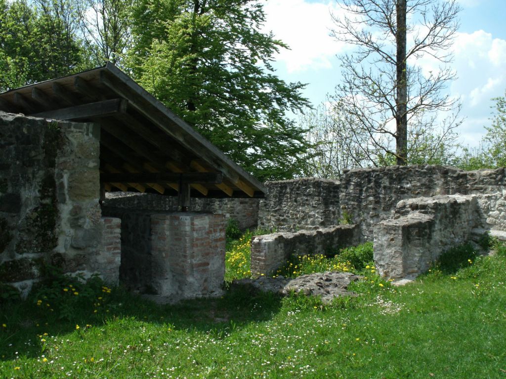 Burgruine Wolkenberg - Wildpoldsried - Im Heimatmuseum in Kempten kannst Du einige Exponate aus der Burgkapelle aus dem Jahr 1520 stammen.  - © Burgfreunde Wolkenberg e.V.