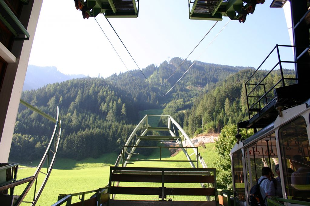 Alte Ahornbahn von 1968 in Mayrhofen - Die Fotos entstanden Ende Juli 2006. Der Bau der neuen Seilbahn hatte bereits begonnen. - © alpintreff.de / christian Schön