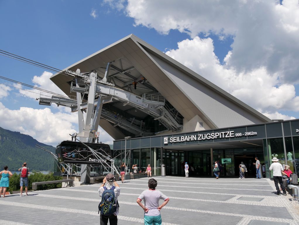 Bayerische Zugspitz-Seilbahn - Die Seilbahn wurde von 2015 bis 2017 gebaut und ist wie auch die Vorgängerin aus dem Jahr 1962 eine Seilbahn der Superlative. - © alpintreff.de / christian Schön