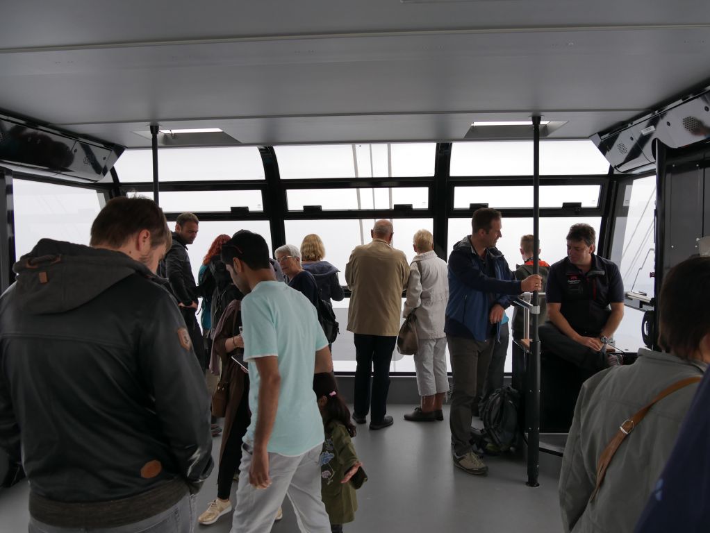 Bayerische Zugspitz-Seilbahn - Wer nicht zu Stoßzeiten fährt, der hat ausreichend Platz in der Kabine und ein großzügiges Raumgefühl - © alpintreff.de / christian Schön