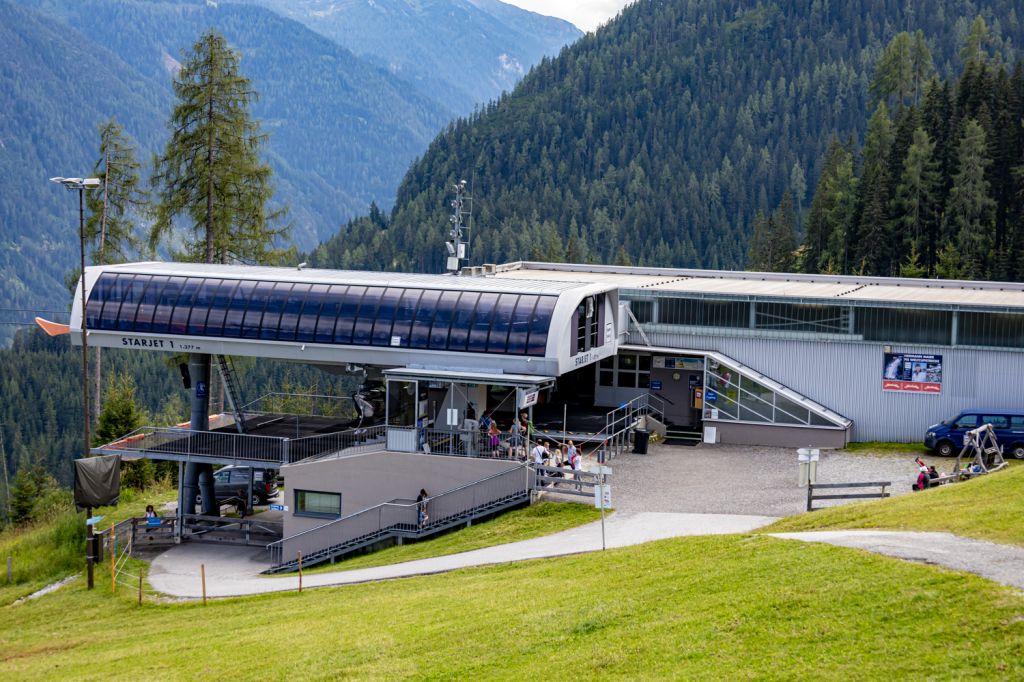 Star Jet 1 - Flachau - Bergstation - Die Bergstation liegt auf einer Höhe von 1.377 Metern. - © alpintreff.de - Christian Schön