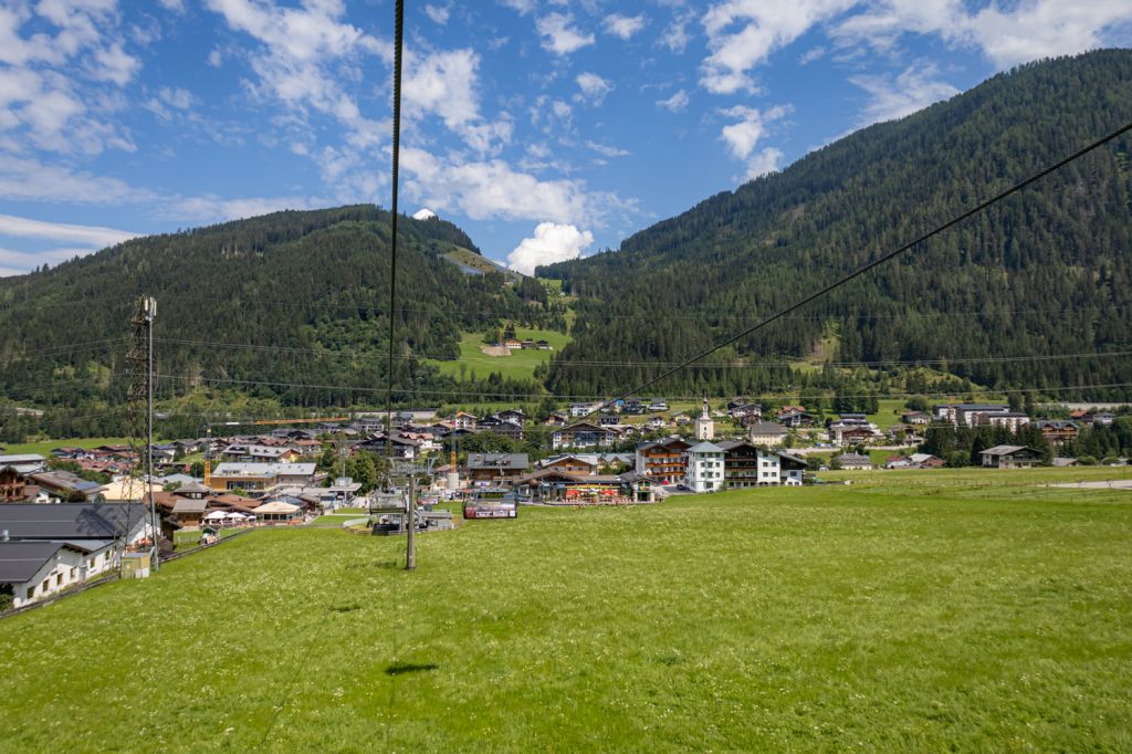 Star Jet 1 - Flachau - Bergbahn-Bilder - Schöne Aussicht auf Flachau bei der Rückfahrt. - © alpintreff.de - Christian Schön