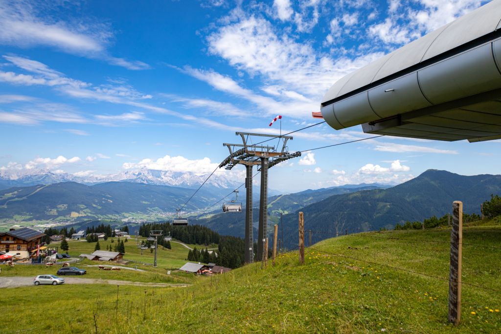 Star Jet 2 - Flachau - Bergbahn-Bilder - An der Bergstation findest Du im Sommer einige Erlebnisse im Rahmen des Wanderbergs Grießenkar. - © alpintreff.de - Christian Schön Star Jet 2 - Flachau - Bergbahn-Bilder - An der Bergstation findest Du im Sommer einige Erlebnisse im Rahmen des Wanderbergs Grießenkar. - © alpintreff.de - Christian Schön