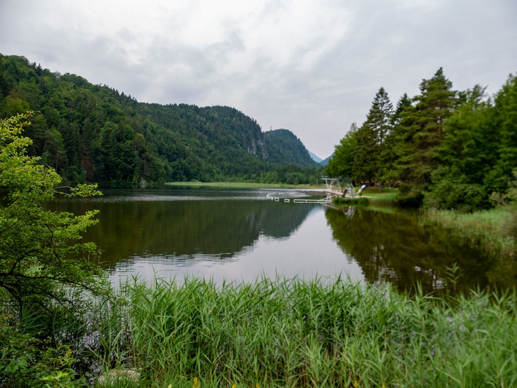 Freibad Obersee Füssen - Panoramaaufnahme Obersee. Leider mit defektem Objektiv, was sich in dieser Aufnahme wieder gut niedergeschlagen hat. - © alpintreff.de / christian Schön Freibad Obersee Füssen - Panoramaaufnahme Obersee. Leider mit defektem Objektiv, was sich in dieser Aufnahme wieder gut niedergeschlagen hat. - © alpintreff.de / christian Schön