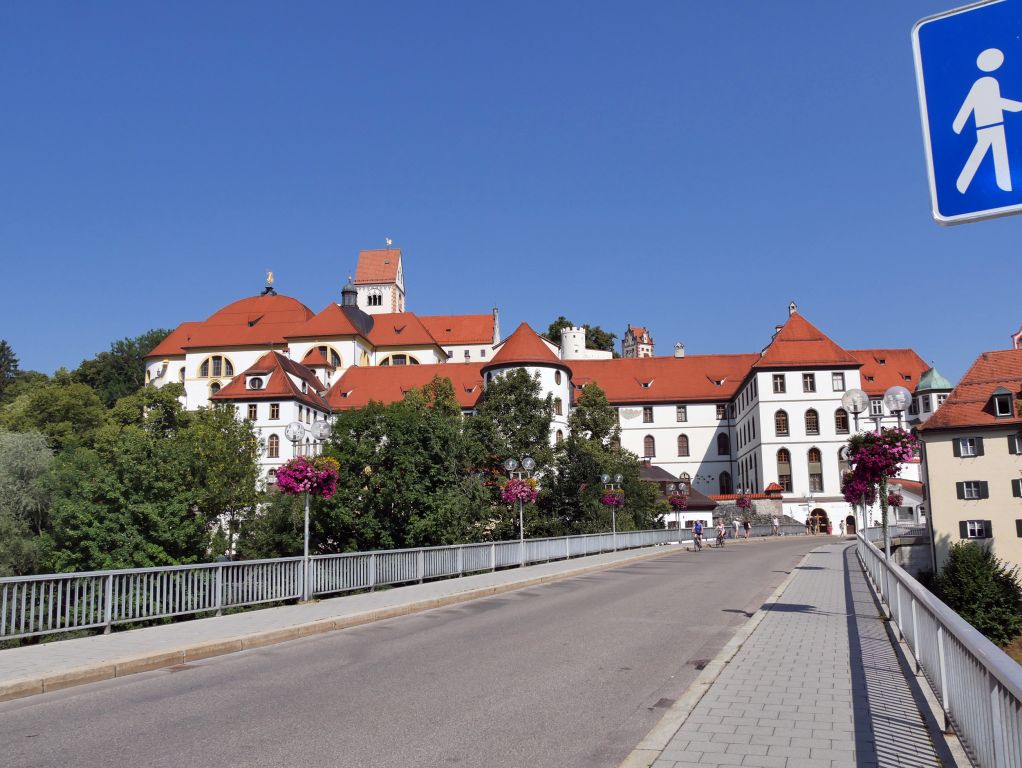 Hohes Schloss - Das Hohe Schloss in Füssen prägt das Stadtbild. - © alpintreff.de - Christian Schön