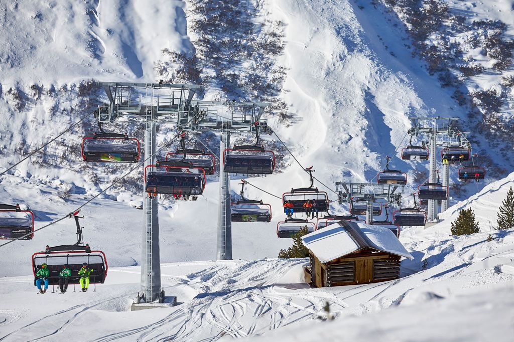 Gampenbahn in Ischgl - 2.800 Personen pro Stunde befördert die Sesselbahn bei voller Auslastung.  - © TVB Paznaun - Ischgl