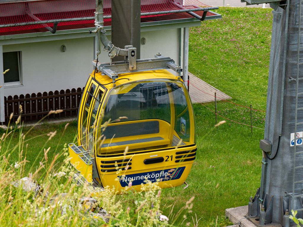 Gondel der Neunerköpflebahn in Tannheim - Los ging es von Tannheim aus mit der Neunerköpflebahn in einer Sektion bis zum Gipfel. - © alpintreff.de / christian schön Gondel der Neunerköpflebahn in Tannheim - Los ging es von Tannheim aus mit der Neunerköpflebahn in einer Sektion bis zum Gipfel. - © alpintreff.de / christian schön