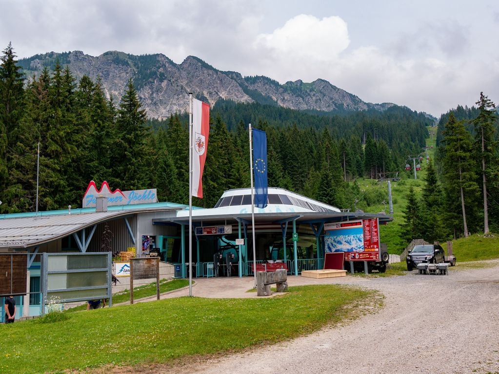 Talstation Gondelbahn Füssener Jöchle - Die Gondelbahn zum Füssener Jöchle wurde 1998 gebaut. Bis dahin fuhr eine Doppelsesselbahn hinauf. - © alpintreff.de / christian schön