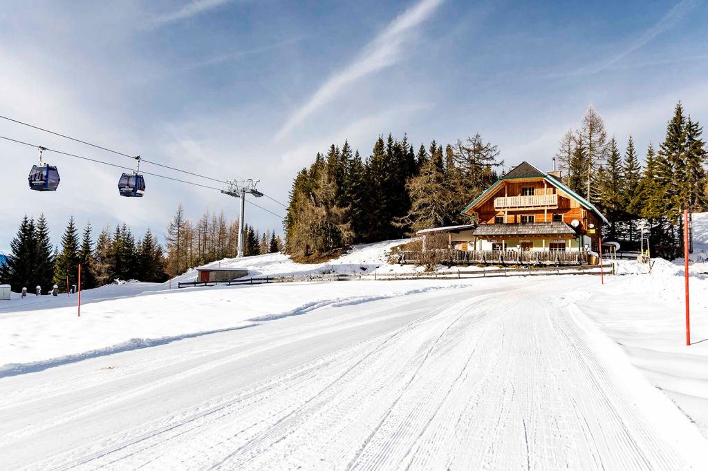 Greben10 Gondelbahn - Die Bergstation der Gondelbahn liegt knapp oberhalb des Grebenzenhauses. - © Mediahome Werbeagentur