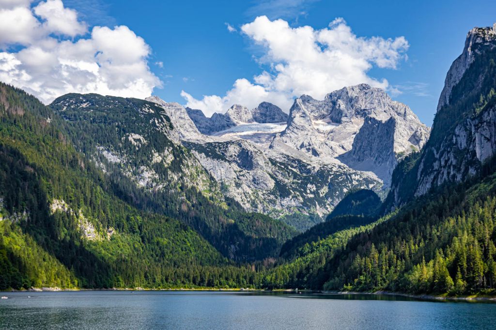 Aussicht Vorderer Gosausee - Der Vordere Gosausee liegt noch ein gutes Stück hinter dem Ortsausgang von Gosau in Oberösterreich. Er ist ein Stausee, der 1911 fertiggestellt wurde. Betreiber ist die Energie AG.  - © alpintreff.de - Christian Schön