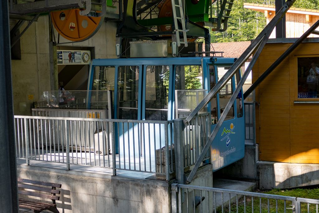 Herzogstandbahn am Walchensee - Die Kabinen der Herzogstandbahn fassen je 30 Personen. - © alpintreff.de / christian Schön