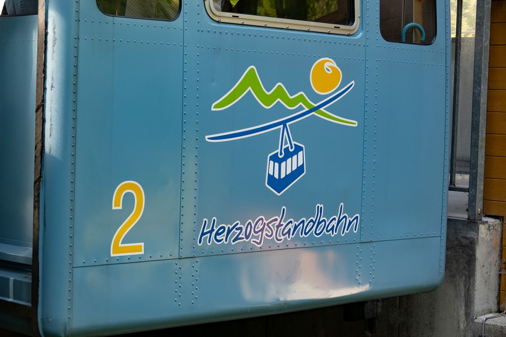 Herzogstandbahn am Walchensee - Kabine - Logo im Detail. - © alpintreff.de / christian Schön