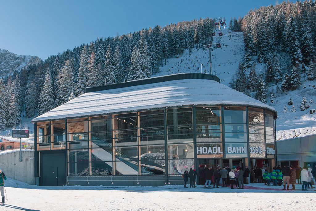 Hadlbahn Axamer Lizum - Talstation - Die Talstation der Hoadlbahn I befindet sich an der Stelle der ehemaligen Schönbodenbahn. - © Axamer Lizum GmbH / Johannes Mann