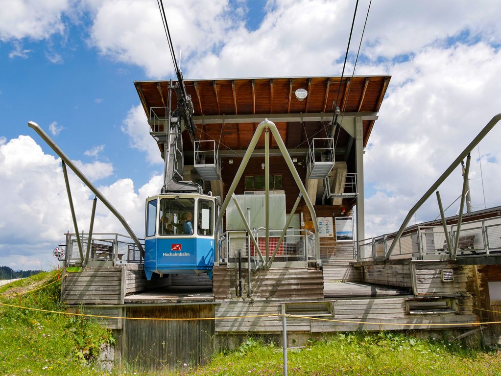 Hochalmbahn Garmisch-Partenkirchen - Talstation: Kein Personal im Tal. Per Lautsprecher werden ggf. Anweisungen aus der Bergstation erteilt. - © alpintreff.de / christian Schön