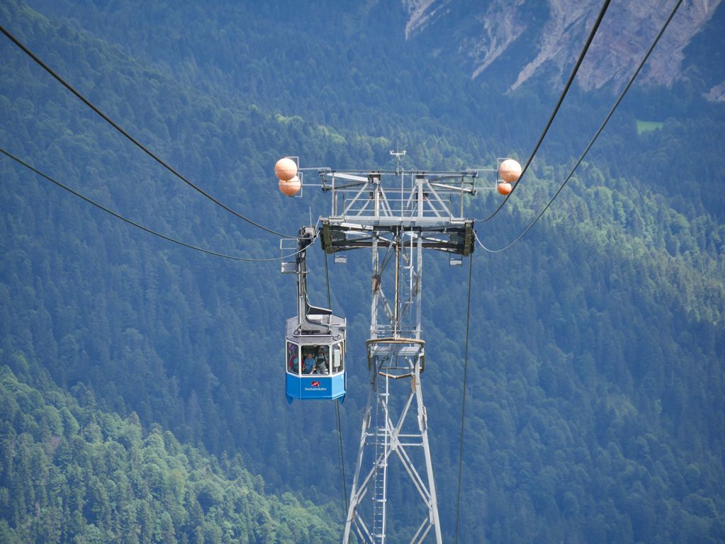 Hochalmbahn Garmisch-Partenkirchen - Eine Stütze benötigt die Seilbahn. - © alpintreff.de / christian Schön