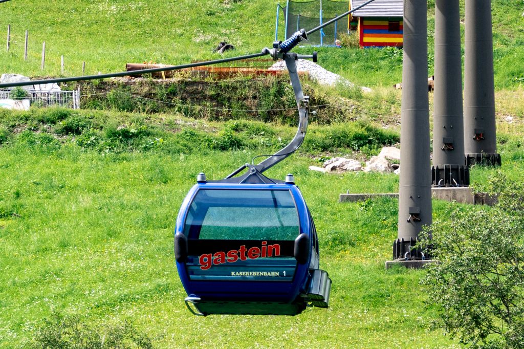Kaserebenbahn im Angertal - Von der Bergstation der Kaserebenbahn bis zur Schlossalmbahn gibt es einen kleinen Fußweg. - © alpintreff.de / christian Schön Kaserebenbahn im Angertal - Von der Bergstation der Kaserebenbahn bis zur Schlossalmbahn gibt es einen kleinen Fußweg. - © alpintreff.de / christian Schön