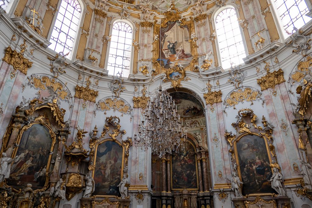 Kloster Ettal - Klosterbasilika - Prachvoll das Innere. Ein Besuch lohnt in jedem Fall. - © alpintreff.de / christian Schön