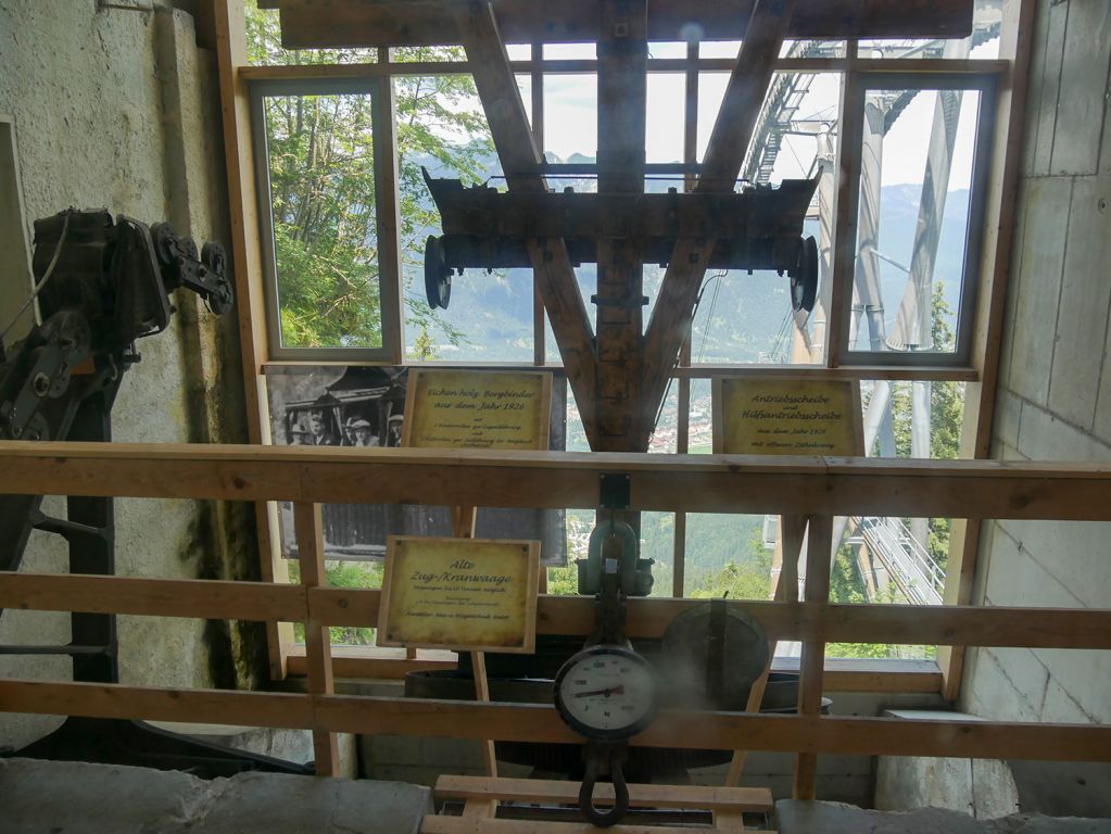 Kreuzeckbahn Garmisch-Partenkirchen - In der Bergstation ist noch ein kleines Museum im Einfahrtsbereich der alten Bahn untergebracht. - © alpintreff.de / christian Schön