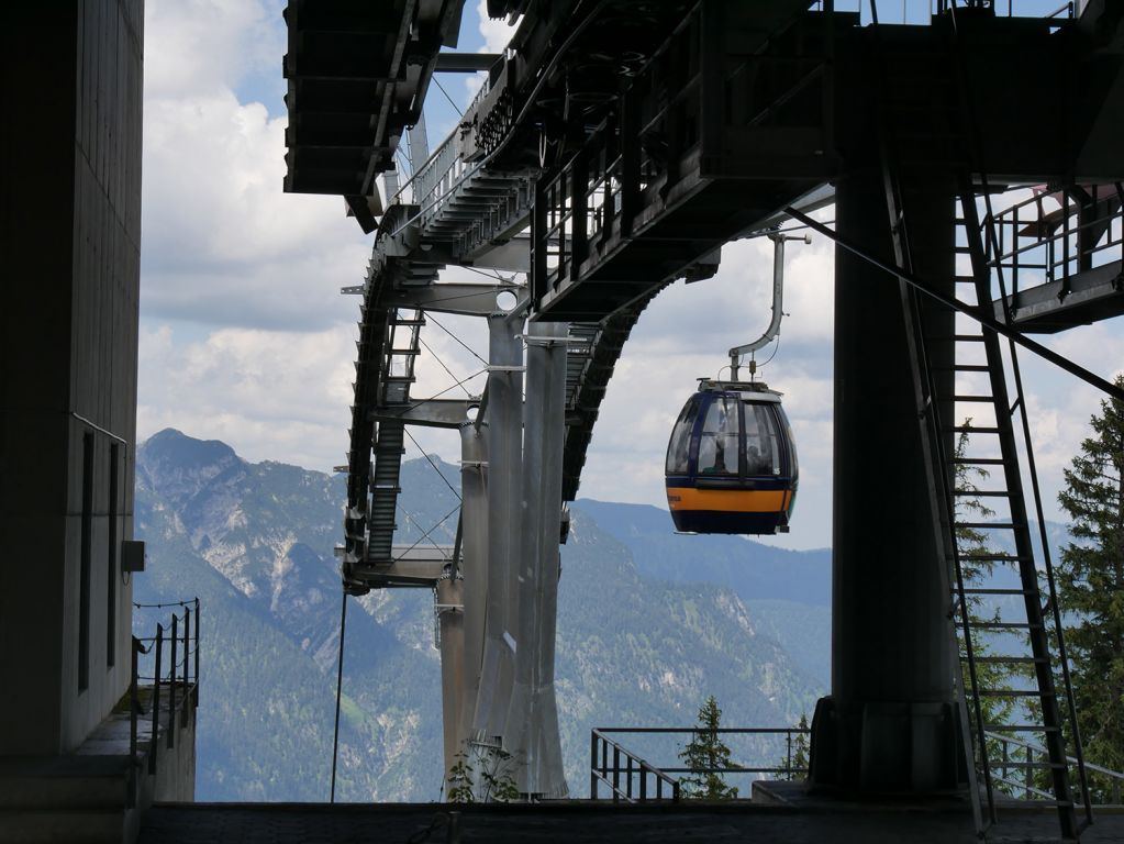 Kreuzeckbahn Garmisch-Partenkirchen - Ausfahrt aus der Bergstation - © alpintreff.de / christian Schön