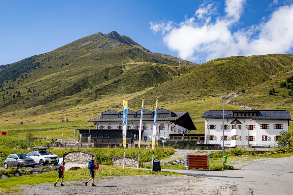 Kühtai in Tirol - Sommer-Eindrücke aus dem Ort - Die Höhenlage tut Allergikern scheinbar sehr gut, da der Pollenflug deutlich geringer ausfällt. Auch Sportler haben den Wert der Höhenlage erkannt und trainieren häufig in Kühtai.  - © alpintreff.de - Christian Schön