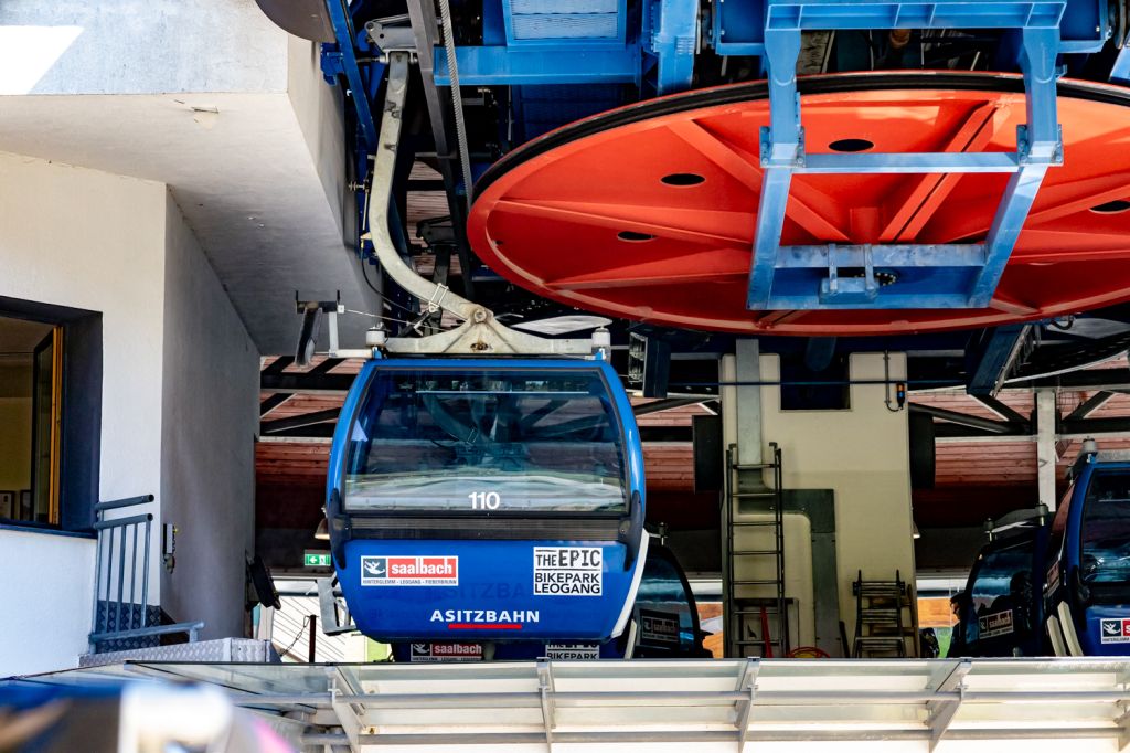 Asitzbahn - Leogang - Bilder - Acht Personen können in einer Gondel mitfahren. - © alpintreff.de - Christian Schön