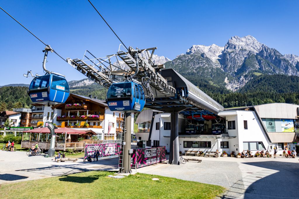 Asitzbahn - Leogang - Bilder - Die Fahrzeit mit der Einseilumlaufbahn bis zur Mittelstation beträgt etwa fünf Minuten. - © alpintreff.de - Christian Schön