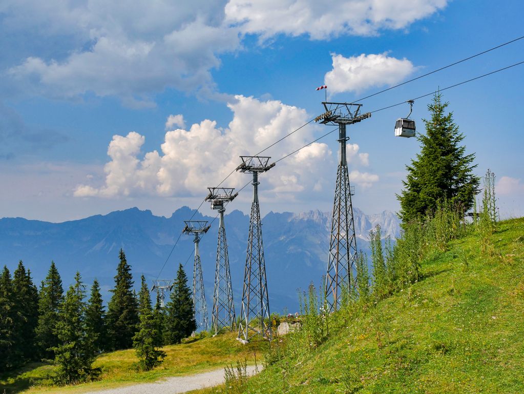 Markantes Erkennungsmerkmal: Stützen am Berg - Die Konstruktion der oberen Stützen war wohl das markanteste Erkennungsmerkmal der Fleckalmbahn. - © alpintreff.de / christian schön