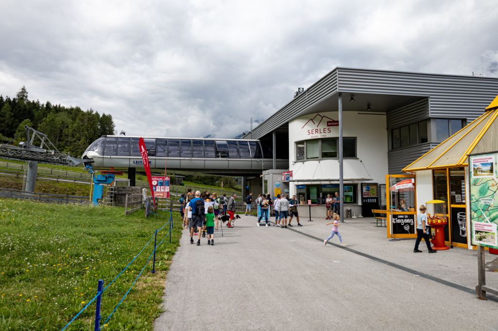 Serlesbahn - Mieders - Bilder - Im Sommer gibt es an der Serles-Gondelbahn zahlreiche Attraktionen. Die Sommerrodelbahn Serlesblitz zum Beispiel führt von der Bergstation bis zur Talstation.  - © alpintreff.de - Christian Schön