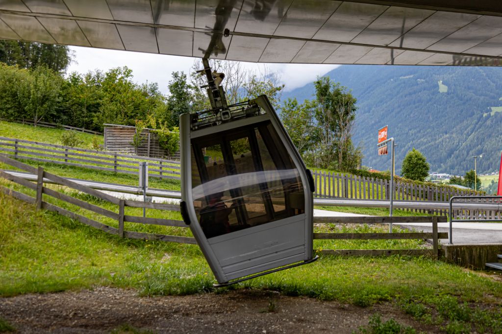 Serlesbahn - Mieders - Bilder - Mit Schwung geht es los auf die circa siebenminütige Fahrt. - © alpintreff.de - Christian Schön