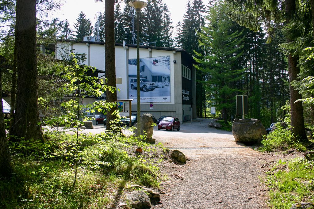 Talstation mitten im Wald - Damals lag die Talstation noch mitten im Wald. Der musste für den Neubau weichen. - © alpintreff.de / christian schön