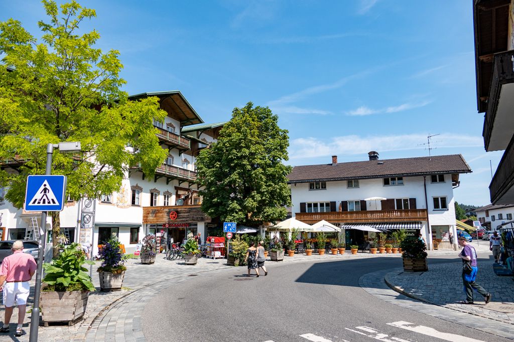 Mittenwald - Im Zentrum von Mittenwald.  - © alpintreff.de / christian Schön