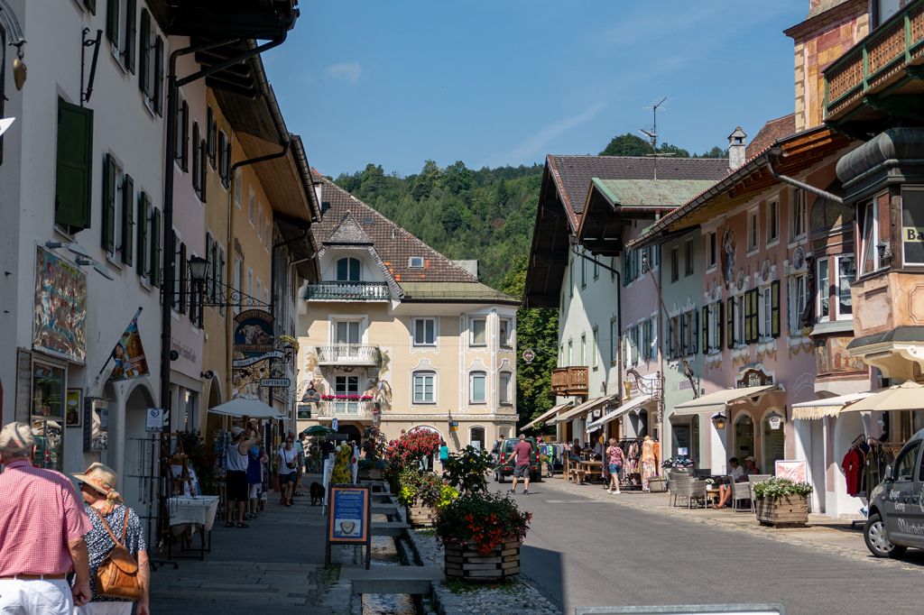 Mittenwald - Hochstraße - In der Hochstraße beginnt die historische Altstadt. - © alpintreff.de / christian Schön