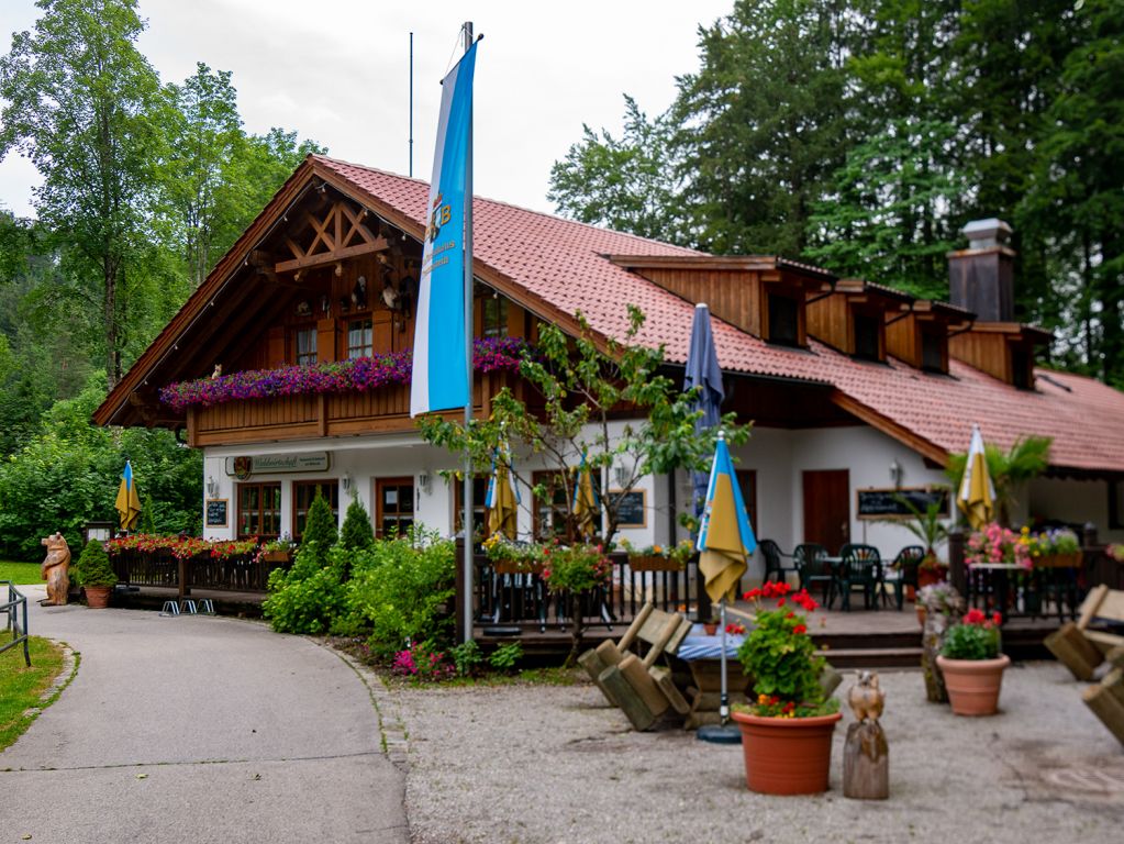 Waldwirtschaft am Mittersee - Dieses Bild wollen wir nicht vorenthalten. Leider hatte unser Objektiv einen Schaden, den wir erst später bemerkt haben. Daher ist in der gesamten Galerie die rechte Seite gelegentlich unscharf. - © alpintreff.de / christian Schön Waldwirtschaft am Mittersee - Dieses Bild wollen wir nicht vorenthalten. Leider hatte unser Objektiv einen Schaden, den wir erst später bemerkt haben. Daher ist in der gesamten Galerie die rechte Seite gelegentlich unscharf. - © alpintreff.de / christian Schön
