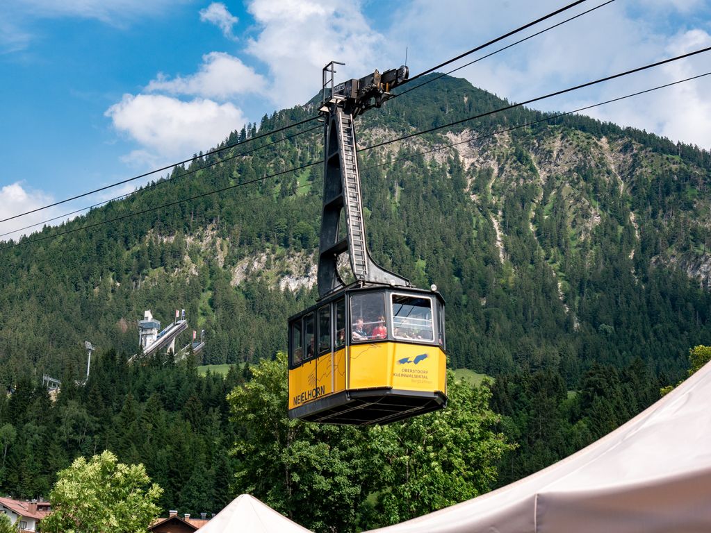 Nebelhornbahn von 1977 - Die von Hölzl gebaute Bahn ersetzte damals bereits eine Seilbahn aus dem Jahr 1928. Die neue Bahn wird wieder von den Südtirolern gebaut. Nach Fusion ist Hölzl Ende der 90er in der Firma Leitner aufgegangen. - © alpintreff.de / christian Schön