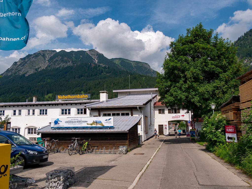 Nebelhornbahn von 1977 - Der hintere Teil der Talstation stammt übrigens noch von der 1930er Bahn. Für die damale neue Bahn hat man in der Talstation lediglich die Einfahrt vorne angesetzt.  - © alpintreff.de / christian Schön