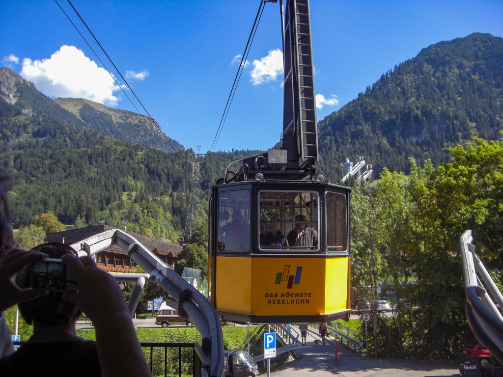 Nebelhornbahn von 1977 - Gondel bei der Einfahrt in die Talstation - © alpintreff.de / christian Schön