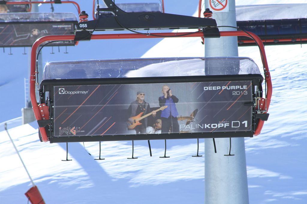 Palinkopfbahn in Ischgl - Ischgl-Stars der Top of the Mountain Konzerte zieren die Rückseiten der Sessel. - © TVB Paznaun - Ischgl Palinkopfbahn in Ischgl - Ischgl-Stars der Top of the Mountain Konzerte zieren die Rückseiten der Sessel. - © TVB Paznaun - Ischgl