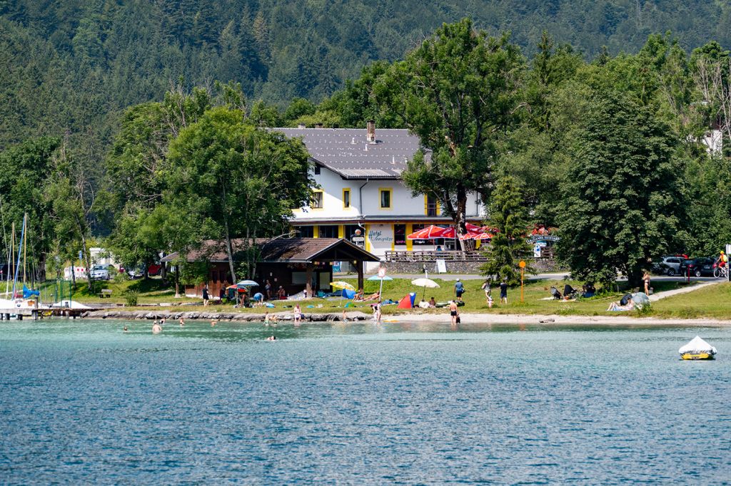 Plansee - Bootsverleih und Hotel Seespitze - Bootsverleih gibt es auch im Bereich Seespitze. Ebenso das gleichnamige Hotel. - © alpintreff.de / christian Schön
