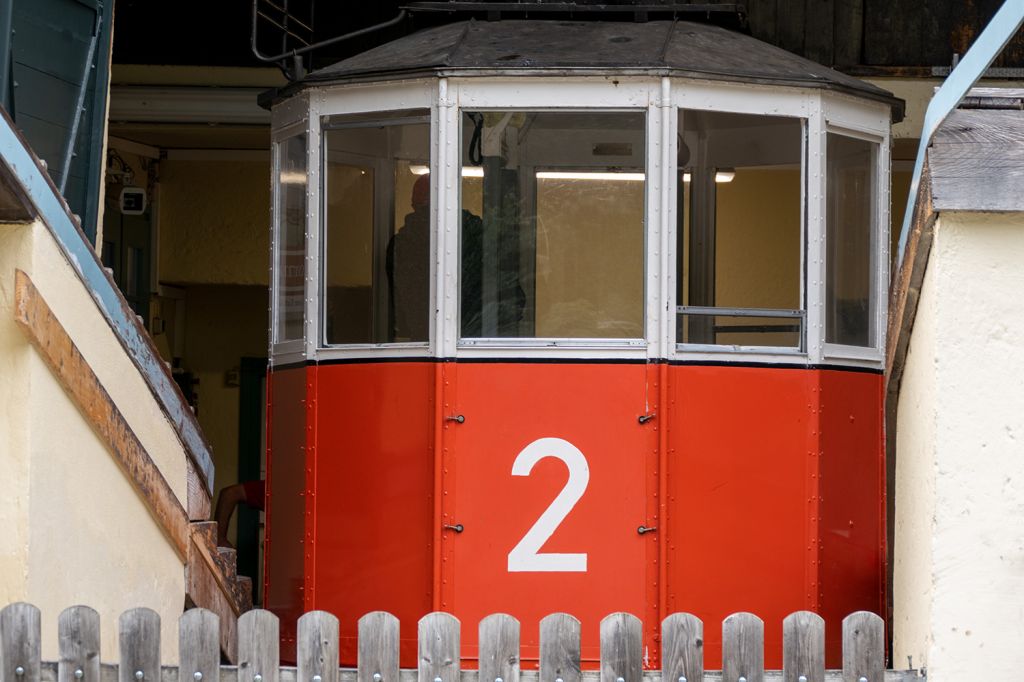 Predigtstuhlbahn Bad Reichenhall - So fährt sie seit mittlerweile über 90 Jahren. Gleiche Kabine, gleiche Farbe. - © alpintreff.de / christian Schön