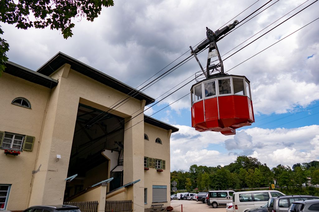 Predigtstuhlbahn Bad Reichenhall - Die achteckigen Kabinen waren übrigens mal schwer in Mode. Die gleichen Kabinen fuhren vom Schneefernerhaus zum Zugspitzgipfel und auch am Wang in Garmisch. - © alpintreff.de / christian Schön