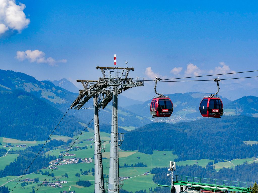 Salvenbahn I - Insbesondere bei dieser Bahn kamen mir dann deutlich nostalgische Gedanken. Wie schön war doch bei 30 Grad die Fahrt im Sessellift. Bei perfektem Wetter hat die Fahrt heute sicherlich an Reiz verloren. - © alpintreff.de / christian schön