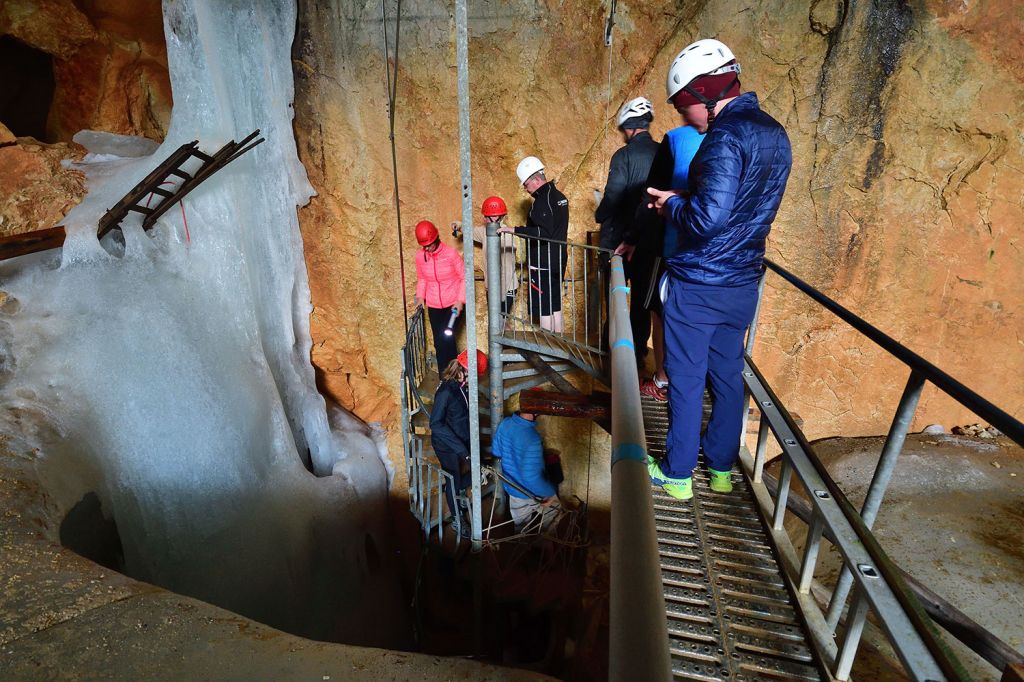 Schellenberger Eishöhle - Marktschellenberg - Über Brücken, Schächte und viele Stufen führt der 500 Meter lange Rundweg. - © Verein für Höhlenkunde Schellenberg e.V. Schellenberger Eishöhle - Marktschellenberg - Über Brücken, Schächte und viele Stufen führt der 500 Meter lange Rundweg. - © Verein für Höhlenkunde Schellenberg e.V.