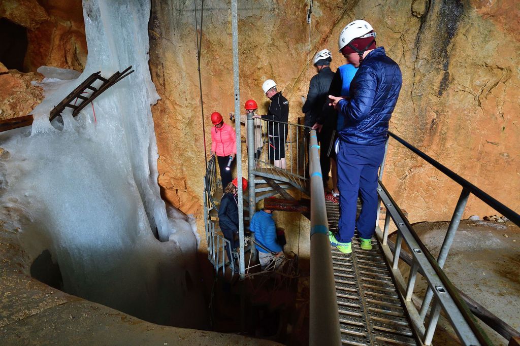 Schellenberger Eishöhle - Marktschellenberg - Über Brücken, Schächte und viele Stufen führt der 500 Meter lange Rundweg. - © Verein für Höhlenkunde Schellenberg e.V.