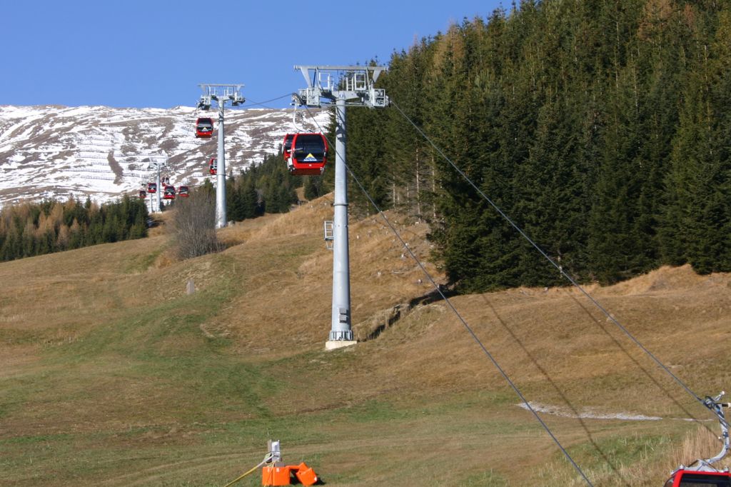 Schönjochbahn - an der Talstation - Die Talabfahrt nach Fiss war zu dem Zeitpunkt im Jahr 2004 noch nicht möglich. - © alpintreff.de / christian schön